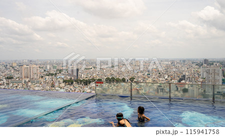 ホーチミン市内が見渡せるインフィニティプール 115941758