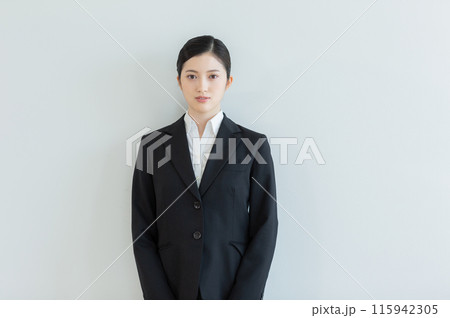 リクルートスーツの女性 フレッシャーズ 女子大生 リクルートスーツの女性 フレッシャーズ 女子大生 115942305