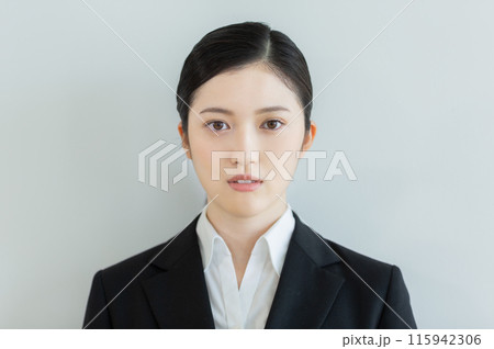 リクルートスーツの女性 フレッシャーズ　女子大生 115942306