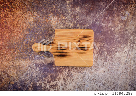 Wooden cutting board 115943288