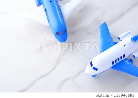 離陸を待つ飛行機で、旅行に出発するイメージ 離陸を待つ飛行機で、旅行に出発するイメージ 115946698