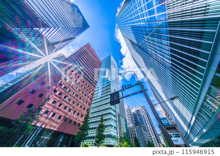 日本の東京都市景観 朝の光…東京・大手町のビジネス街。日本経済に希望の光。右は大手町ワン…＝30日 115946915