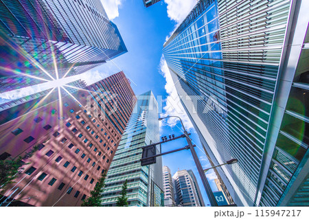 日本の東京都市景観 朝の光…東京・大手町のビジネス街。日本経済に希望の光。右は大手町ワン…＝30日 115947217