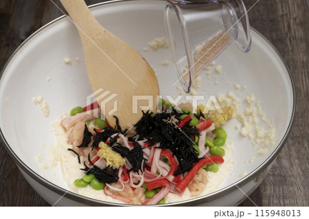 五目巾着煮 きんちゃく煮を作る工程 五目巾着煮 きんちゃく煮を作る工程 115948013