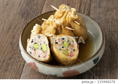 五目巾着煮　きんちゃく煮 皿に盛り付けた 115948278