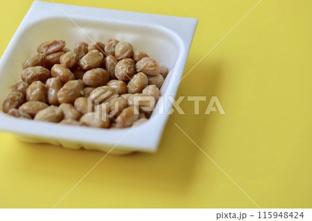 北海道産のパック入り大粒納豆　発酵食品 115948424
