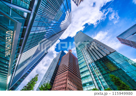 日本の東京都市景観 朝…天を突く摩天楼…大手町のビジネス街などを望む。左は大手町ワン…＝30日 115949980