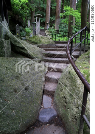 参道・石段・立石寺（山形県・山形市） 115950600