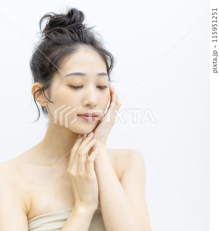 若い女性　ビューティーポートレート 115951251