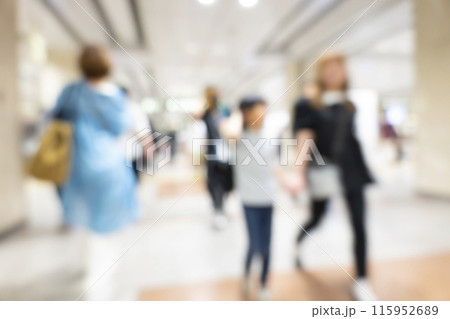 繁華街の背景ぼかし 繁華街の背景ぼかし 115952689