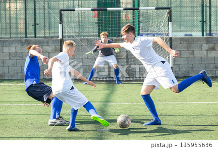 Junior football teams having scrimmage 115955636