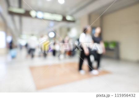繁華街の背景ぼかし 115956432