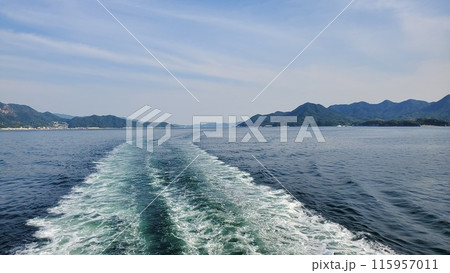 【航跡波】瀬戸内海 シーパセオから見た海の風景(横写真撮影) 115957011