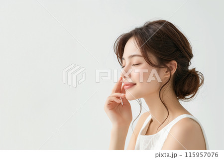 アジア人女性のスキンケア・美容イメージのポートレート アジア人女性のスキンケア・美容イメージのポートレート 115957076