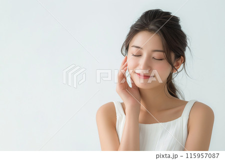 アジア人女性のスキンケア・美容イメージのポートレート	 115957087