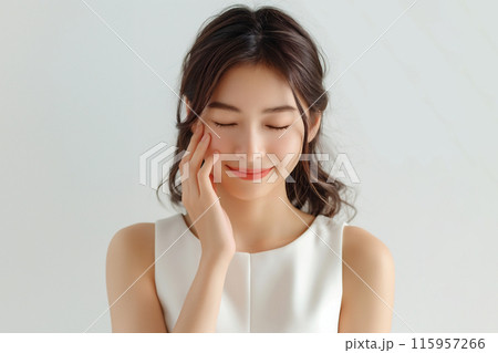 アジア人女性のスキンケア・美容イメージのポートレート	 115957266