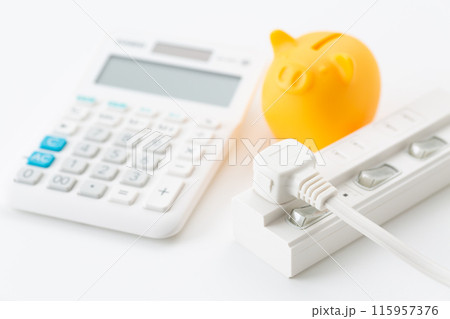 電源タップと豚の貯金箱と電卓 115957376