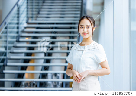 エステティシャン 女性 エステティシャン 女性 115957707