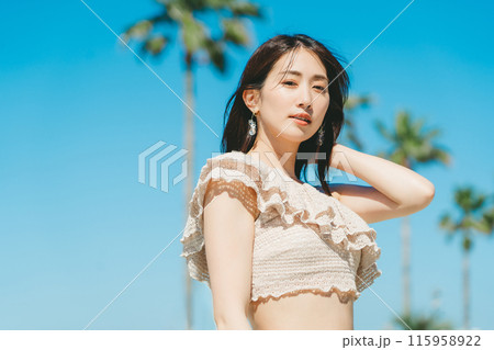 若い女性のビーチリゾートイメージ 若い女性のビーチリゾートイメージ 115958922