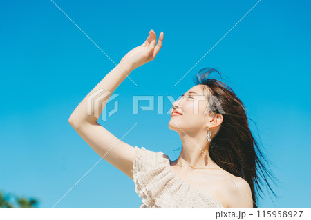 若い女性のUVケアイメージ 115958927