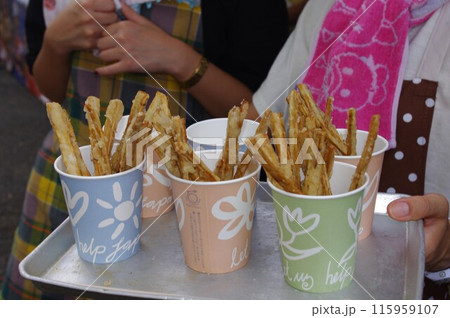 ダイエットにヘルシー スティツクサクサク揚げごぼうスティツク 115959107