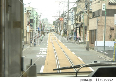 路面電車が走る 115959552
