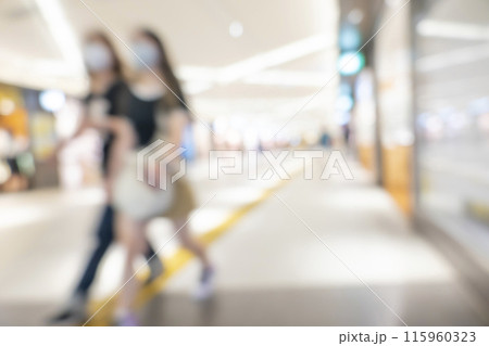 繁華街の背景ぼかし 115960323