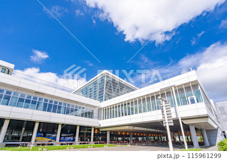新千歳空港ターミナルビル　道内で最も利用者の多い空港　北海道最大規模の空港 115961299