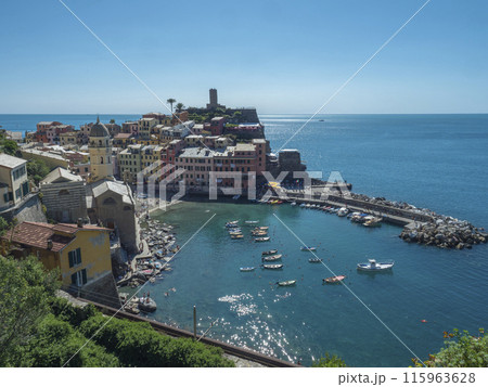 Picturesque view of Vernazza, with colorful houses, harbor, fishing boats, Vernazza Castle and clear blue sky. Typical traditional village in National park Cinque Terre, Vernazza,, Liguria, Italy 115963628