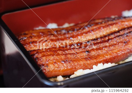 美味しそうなうな重のアップ 美味しそうなうな重のアップ 115964292