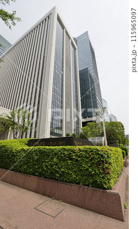 MUFG三菱UFJファイナンシャル・グループ本社とMUFG三菱UFJ銀行本店が入ったビル 115965097