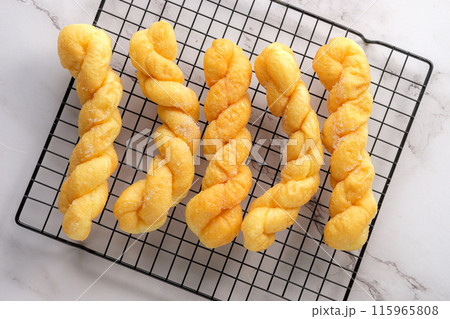 Top View of Glazed Twisted Donut on Cooling rack. 115965808