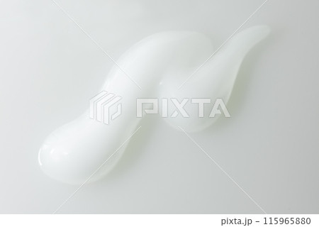 肌の潤いを閉じ込める乳液の素材見本 肌の潤いを閉じ込める乳液の素材見本 115965880