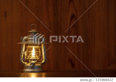 アルコールランタンを灯す背景素材 アルコールランタンを灯す背景素材 115966022
