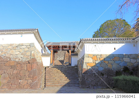 山梨県甲府市、甲府城内松陰門の風景 山梨県甲府市、甲府城内松陰門の風景 115966041