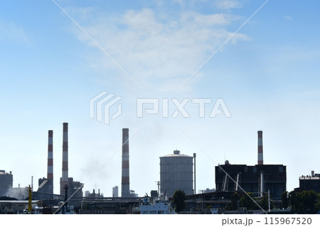 別府港から望む工場地帯 115967520
