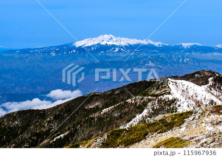 中央アルプスの将棋頭山 残雪期登山 乗鞍岳(山頂からの景色) 中央アルプスの将棋頭山 残雪期登山 乗鞍岳(山頂からの景色) 115967936