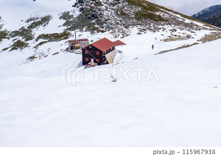 中央アルプスの将棋頭山　残雪期登山　西駒山荘（山頂からの景色） 115967938