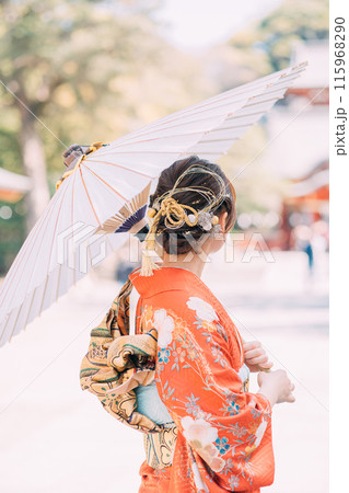 振袖を着た女性 振袖を着た女性 115968290