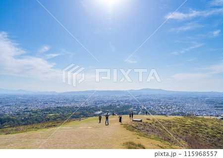 【春】奈良公園 若草山からの眺望 【春】奈良公園 若草山からの眺望 115968557
