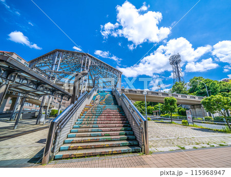 日本の横浜都市景観 横浜市営地下鉄 中川駅(副名称・東京都市大横浜キャンパス前)前などを望む 日本の横浜都市景観 横浜市営地下鉄 中川駅(副名称・東京都市大横浜キャンパス前)前などを望む 115968947
