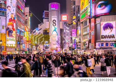 日本の東京都市景観 インバウンド“大爆発”…外国人観光客で埋め尽くされる渋谷…＝6日、21時21分 115968948