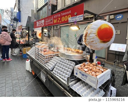 韓国ソウル|明洞の屋台 卵パン 韓国ソウル|明洞の屋台 卵パン 115969216