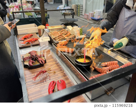 韓国ソウル｜明洞の屋台 ロブスター 115969218