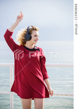 Woman wearing headphones outdoor Woman wearing headphones outdoor 115969668