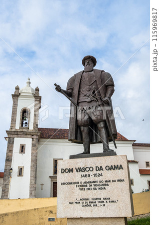 Statue of the famous Portuguese explorer Vasco da Gama overlooking the beach of Praia Vasco da Gama in Sines, Portugal 115969817