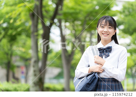 女子高生　制服　ポートレート 115974212