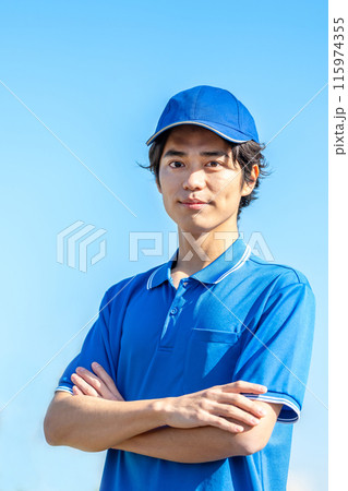 ドライバー　男性　青空 115974355