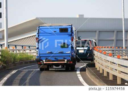 塵芥車（ゴミ収集車） 115974456