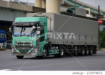 トレーラートラック 115974613